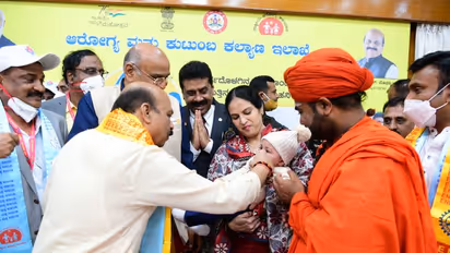 Pulse Polio Drive in Karnataka: ಮಗುವಿಗೆ ಲಸಿಕೆ ಹಾಕಿ ಪೋಲಿಯೋ ಅಭಿಯಾನಕ್ಕೆ ಸಿಎಂ ಚಾಲನೆ
