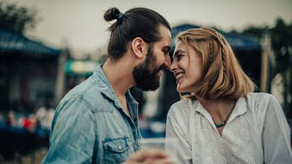 সঙ্গমের একঘেয়েমি আর নয়, এই ছোট্ট ট্রিকসেই প্রেমিকাকে রাখুন নিজের বশে