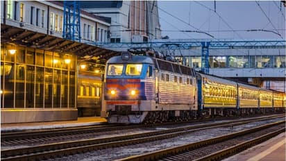 Russia Ukraine Crisis : കീവിൽ നിന്ന് രക്ഷപ്പെടാൻ ട്രെയിനുകൾ, ഇന്ത്യൻ വിദ്യാർത്ഥികൾക്ക് വിസ വേണ്ടെന്ന് പോളണ്ട്