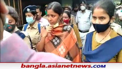 এসএফআই-ডিওয়াইএফআইয়ের মিছিলে পুলিশের উপর হামলায়, হাওড়া আদালতে তোলা হল মীনাক্ষীদের