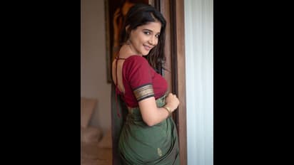 Sakshi Agarwal :சேலையில் பளீச் என இடுப்பை காட்டி... கும்முனு செம்ம ஹாட் போஸ் கொடுத்த சாக்‌ஷி- வைரலாகும் Photos