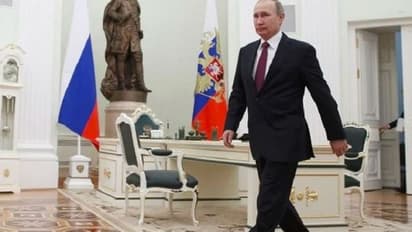 Russia Ukrain Crisis: ரஷ்யப் பொருளாதாரத்தை நசுக்கும் 'SWIFT'  தடை என்றால் என்ன?