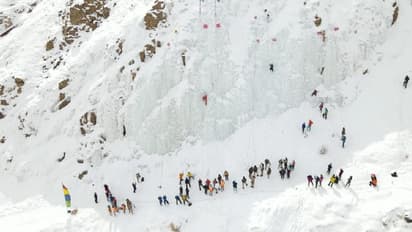 বরফ ঢাকা লাদাখে পাহাড়ে চড়ল ১৩টা টিম, চলল প্রতিযোগিতা, দেখুন মন ভাল করা ছবি