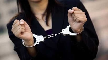 ఛీ..ఛీ.. ముగ్గురు విద్యార్థులతో లేడీ టీచర్ రాసలీలలు.. వీడియో తీసి.. వైరల్ చేసి.. దారుణం.