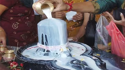 মহাদেবের পুজো করার সময় ভুলেও ব্যবহার করবেন না এই জিনিসগুলো