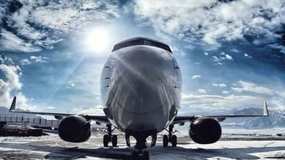 स्पाइसजेट की फ्लाइट मुंबई से उड़ी थी, हुआ कुछ ऐसा कि अटक गई सबकी सांसें, 40 यात्री चोटिल