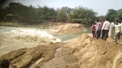 ঝড়-বৃষ্টি কিছুই নেই, সকালে আচমকাই দাসপুরে হুড়মুড়িয়ে ভেঙে পড়ল নবনির্মিত বাঁধ