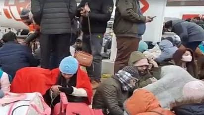 यूक्रेन बॉर्डर पर बेरहमी:माइनस 5 डिग्री में छात्र घुट-घुटकर जी रहे, लड़कियों साथ क्रूरता,पढ़िए दर्दभरी दास्तां