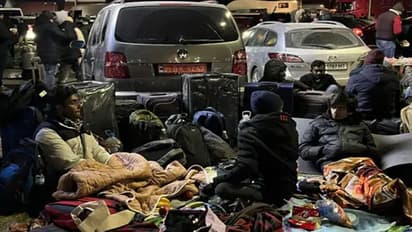 ಉಕ್ರೇನ್ನಲ್ಲಿ ಭೀಕರ ಪರಿಸ್ಥಿತಿ: ಅನ್ನ, ನೀರು ಇಲ್ಲ, ಗಡಿಗೆ ಬರೋದು ಅಪಾಯಕಾರಿ!