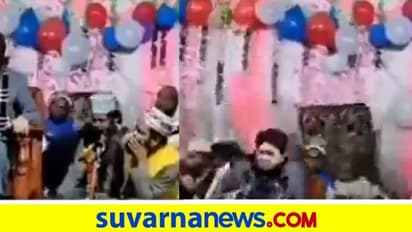 ಕವ್ವಾಲಿ ವೇಳೆ ಕುಸಿದ ವೇದಿಕೆ... ನಗು ಉಕ್ಕಿಸುತ್ತಿದೆ ನಂತರದ ದೃಶ್ಯ