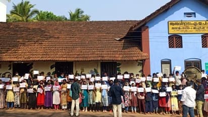 Ukraine crisis :  യുദ്ധവിരുദ്ധ പ്രതിഷേധം: സമാധാന സന്ദേശവുമായി വിദ്യാർത്ഥികൾ തെരുവിൽ