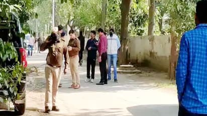 गुरुग्राम की एक कोठी में मिला हथियारों का जखीरा: हैंड ग्रेनेड-बम देखकर पुलिस के उड़े होश, हर तरफ मचा हड़कंप