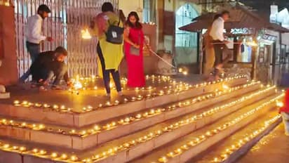 మహాకాల్ ఆలయంలో మహిళల డ్యాన్స్ వీడియో వైరల్... ఇద్దరు సెక్యురిటీ సిబ్బంది సస్పెండ్..