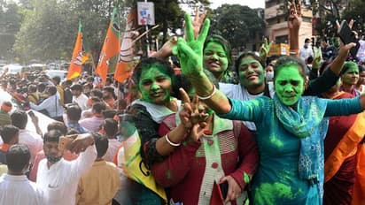 করোনা ফাঁস আলগা হতেই বিজয় মিছিলে অনুমতি, ফল প্রকাশের দিনেই বড় ঘোষণা কমিশনের