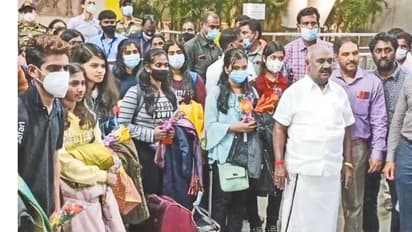 இந்தியர்கள் என்று சென்னால் உக்ரைன் எல்லையில் தாக்குகிறார்கள்.. நாடு திரும்பிய மாணவர்கள் பகீர்.