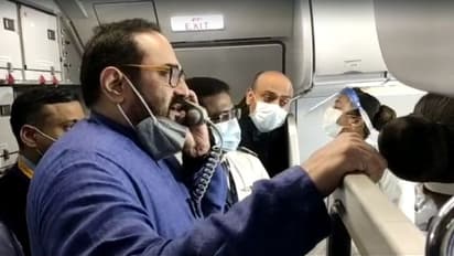 ইউক্রেন থেকে ফেরা ভারতীদের 'জয়হিন্দ' স্লোগান তুলে স্বাগত রাজীব চন্দ্রশেখরের