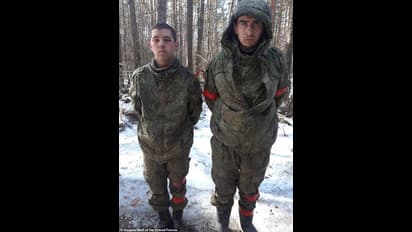 यूक्रेन ने रूसी सैनिकों का कराया परेड, बंदियों की माताओं को बुलाया, रेडक्रॉस की दुव्यर्वहार न करने की चेतावनी