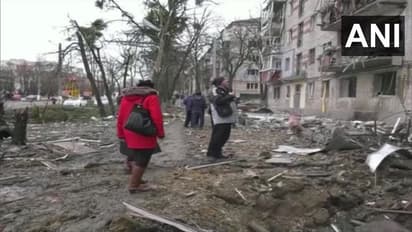 Russia Ukraine crisis: வெறியுடன் தாக்கும் ரஷ்யா.. மகப்பேறு மருத்துவமனை மீது தாக்குதல்.. 2 பேர் பலி