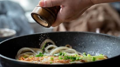 একঘেঁয়ে চিলি চিকেন কিংবা চিকেন কষা আর নয়, বানিয়ে ফেলুন কাজু চিকেন, রইল রেসিপি