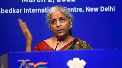 കേന്ദ്രം വിൽക്കുന്നത് 'പൊന്ന് കായ്ക്കുന്ന മരം'; കേരളം കമ്പനിക്ക് ഭൂമി കൊടുത്തത് ഒരു രൂപയ്ക്ക്!