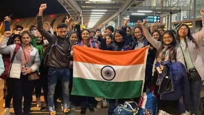 ಹೇಗಿದ್ದೀರಿ? ಹೇಗೆ ತಲುಪಿದಿರಿ? ಸೌಖ್ಯವೇ?  ಯುದ್ಧ ಭೂಮಿಯಿಂದ ಬಂದ ಭಾರತೀಯರನ್ನ ವಿಚಾರಿಸಿದ ಉಕ್ರೇನ್‌ ವಿವಿಗಳು