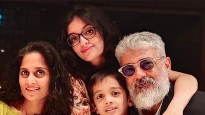 Ajith family: வலிமை படம் பார்க்க அஜித் குடும்பம்....ஷாலினியிடம் மாஸ் காட்டிய ரசிகர்கள்! வைரல் வீடியோ..!