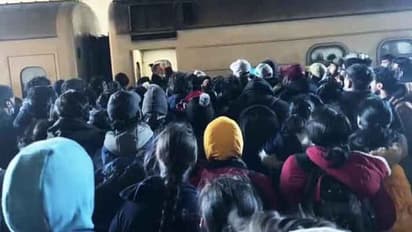 Russia-Ukraine War: ಉಕ್ರೇನ್ ತೊರೆಯಲು ಸಿಕ್ಕ ಸಿಕ್ಕ ವಾಹನ ಹತ್ತುತ್ತಿದ್ದಾರೆ ಕನ್ನಡಿಗರು..!