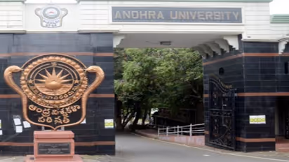 ఆంధ్రా యూనివర్సిటీని తాకిన మోడీ డాక్యుమెంటరీ సెగ.. ఏబీవీపీ, ఎస్ఎఫ్ఐ విద్యార్ధుల మధ్య ఘర్షణ