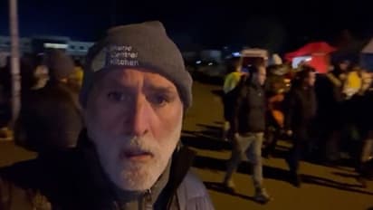 russia ukraine war: हजारों यूक्रेनी शरणार्थियों को खाना खिला रहे ये स्पेनिश-अमेरिकी शेफ, देखें इमोशनल वीडियो