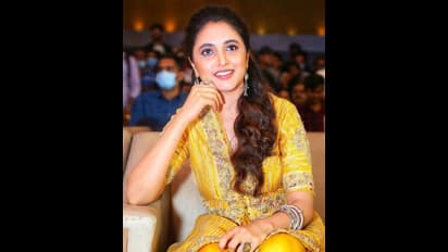 Priyanka Mohan Latest : மஞ்ச காட்டு மைனா போல்... பார்க்க பார்க்க திகட்டாத அழகில் இம்சிக்கும் பிரியங்கா மோகன்