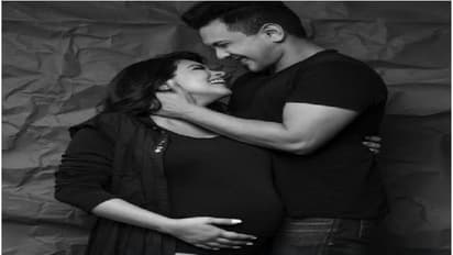 লক্ষ্মী এল ঘরে, সোশ্যাল মিডিয়ায় সকলের সঙ্গে খুশি শেয়ার করলেন আদিত্য নারায়ণ