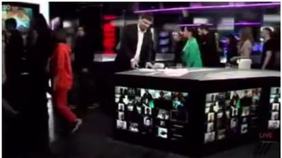 যুদ্ধ চাই না, লাইভ অনুষ্ঠানে একসঙ্গে পদত্যাগ রাশিয়ার টিভি কর্মীদের