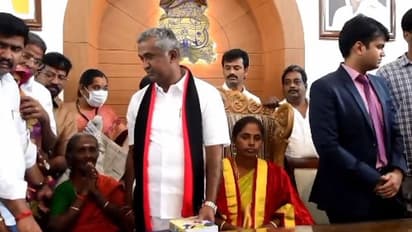 தாயை கௌரவப்படுத்திய துணை மேயர்... கோவையில் நெகிழ்ச்சி சம்பவம்!!