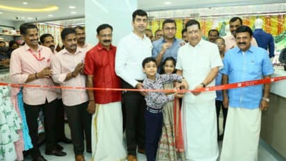 നവീകരിച്ച കല്യാൺ സിൽക്സ് തൃശ്ശൂ൪ റൗണ്ട് നോ൪ത്ത് ഷോറൂമിന് വ൪ണ്ണാഭമായ തുടക്കം