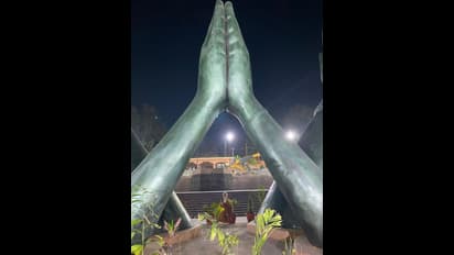 84 घाटों वाली गंगा की अर्धचंद्राकार आकृति का यहां उठाईए लुत्फ, पीएम मोदी ने देखा खिड़किया घाट का अद्भुत नजारा