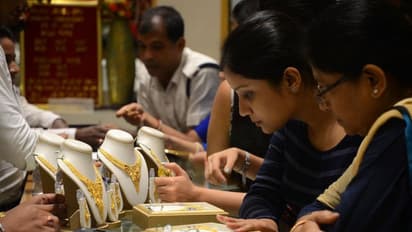 Gold Rate Today: തണുപ്പടിച്ച് സ്വർണവില; നാല് ദിവസത്തിന് ശേഷം ഇടിഞ്ഞു