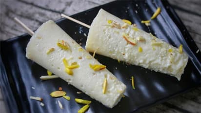 ভাইফোঁটায় বানিয়ে ফেলুন কেশর পেস্তা কুলফি, রইল সহজ এই রেসিপির হদিশ