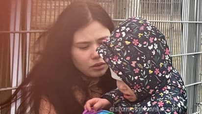 കൂട്ടപ്പലായനം, അമ്മയുടെ തോളിലിരുന്ന് ചിരിച്ചും കരഞ്ഞും കുഞ്ഞ്, അതിർത്തിയിൽ കണ്ടത്...