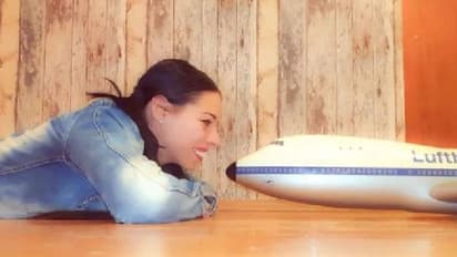 പ്രേമം ഈ കളിപ്പാട്ടവിമാനത്തോട്, ഇതുവരെ ലഭിച്ചിട്ടുള്ളതിൽ വച്ച് ഏറ്റവും മികച്ച പങ്കാളിയെന്ന് 28 -കാരി