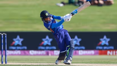 ICC Womens World Cup : മധ്യനിര നിലംപൊത്തിയിട്ടും ഇന്ത്യ കരകയറി; പാകിസ്ഥാനെതിരെ മികച്ച സ്കോര്