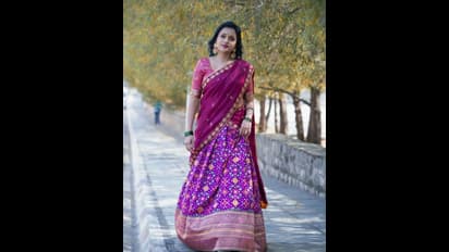 హాఫ్‌ శారీలో కట్టిపడేస్తున్న యాంకర్‌ సుమ.. `జయమ్మ పంచాయితీ`కి అందుకుంటోన్న పారితోషికం ఎంతంటే?