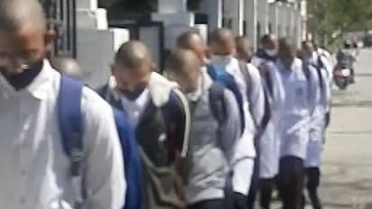 'ലാബ് കോട്ടണിഞ്ഞ്, കൈ പിന്നില്‍ കെട്ടി, തല മുണ്ഡനം ചെയ്ത് റോഡിലൂടെ നടത്തി'; മെഡിക്കല്‍ കോളേജില്‍ റാഗിംഗ്