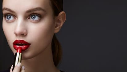 ಹೇಗಾಯ್ತೋ ಹಾಗೆ ಹಚ್ಚಿದರೆ ತುಟಿಗೆ ಒಪ್ಪೋಲ್ಲ ಲಿಪ್‌ಸ್ಟಿಕ್, ಅದಕ್ಕೂ ರೀತಿ ನೀತಿ ಇದೆ!