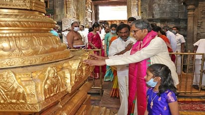 कोरोना जैसी महामारी दुनिया में फिर कभी न आए, तिरुमाला में सीजेआई एनवी रमना ने की प्रार्थना