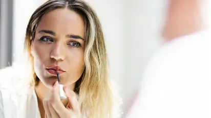 এই কয়টি কৌশলে ঠিক করুন ঠোঁটের আকার, জেনে নিন কীভাবে পাবেন পারফেক্ট লিপ