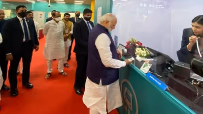 పూణే మెట్రో ప్రారంభించిన ప్రధాని మోదీ... టికెట్ తీసుకుని మరీ చిన్నారులతో ప్రయాణం