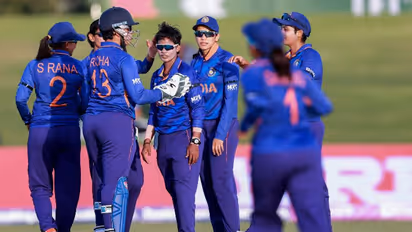 மகளிர் உலக கோப்பை: பாகிஸ்தானை வீழ்த்தி இந்திய மகளிர் அணி அபார வெற்றி