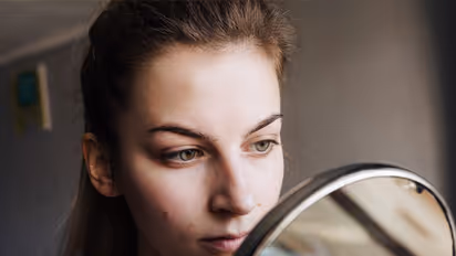  ఎప్పుడూ అద్దం చూసుకునే అలవాటు ఒక రోగమా?