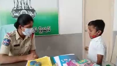 టీచర్ను అరెస్ట్ చేయండి: పోలీస్ స్టేషన్కు రెండో తరగతి విద్యార్థి..