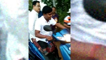 রাস্তা সংস্কারের কাজ কেমন হচ্ছে, বিশেষভাবে সক্ষমের ট্রাই বাইকে চড়ে দেখলেন হুমায়ুন কবীর